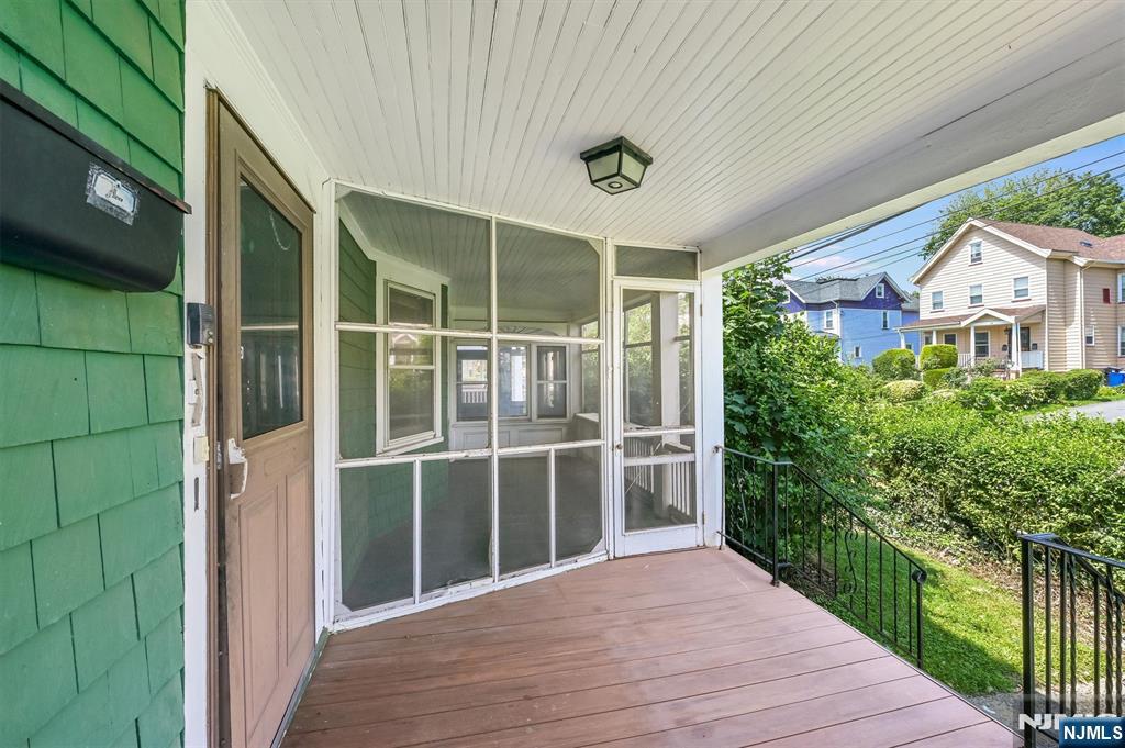 27 Willow Street