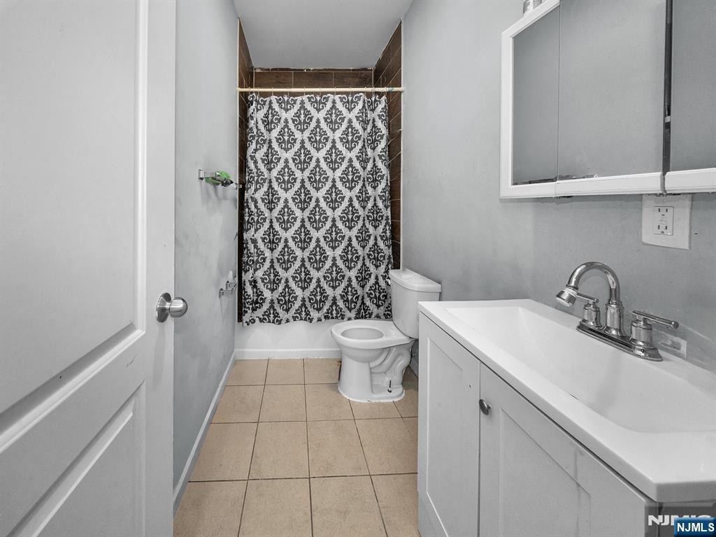 Paterson, New Jersey 07501, United States, 6 Bedrooms Bedrooms, ,2 BathroomsBathrooms,Residential,Active,159842