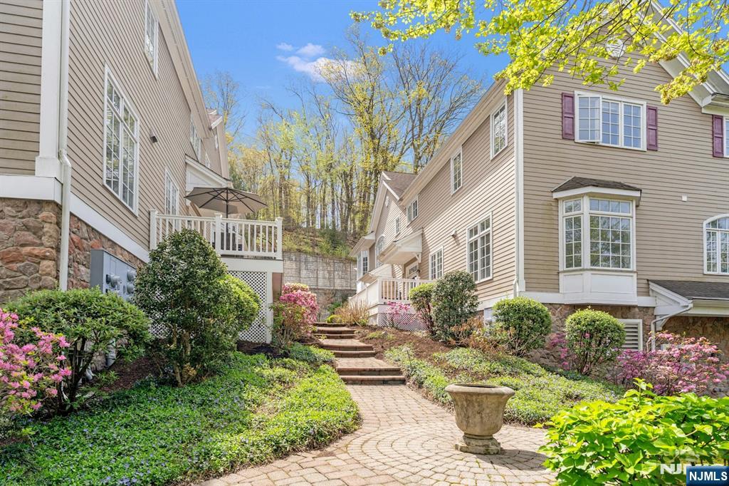 Property for Sale at 58 Chestnut Street 1, Morristown Town, New Jersey - Bedrooms: 2 
Bathrooms: 3  - $825,000