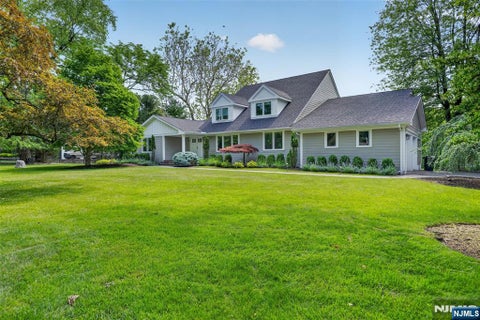 Photo of 22 Glen Carl Road, Upper Saddle River, NJ 07458 (MLS # 26021556)