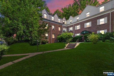 Photo of 140 W Englewood AVE #5B, Teaneck, NJ 07666 (MLS # 26035561)