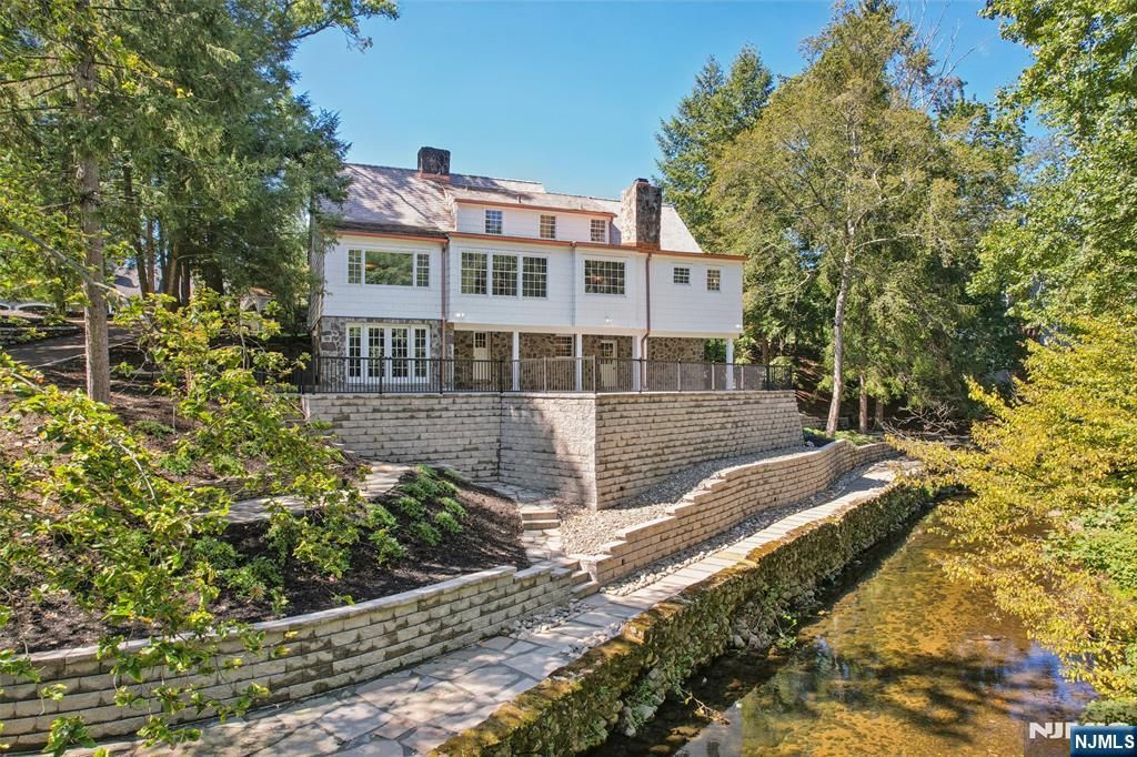 Photo of 755 W Saddle River Road, Ho-Ho-Kus, NJ 07423 (MLS # 25032256)