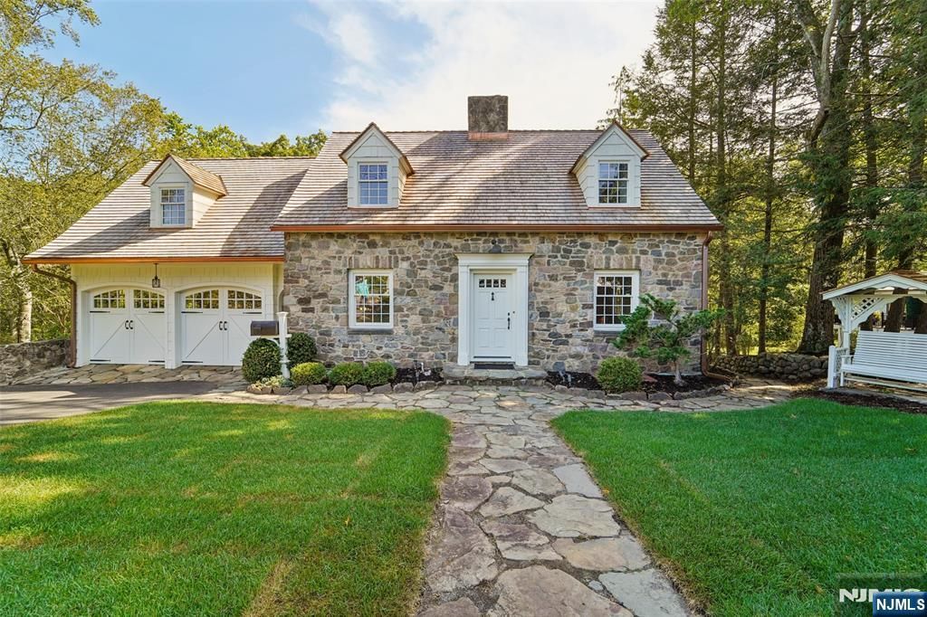 Photo of 755 W Saddle River Road, Ho-Ho-Kus, NJ 07423 (MLS # 25032256)