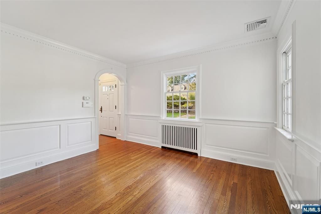 Photo of 755 W Saddle River Road, Ho-Ho-Kus, NJ 07423 (MLS # 25032256)