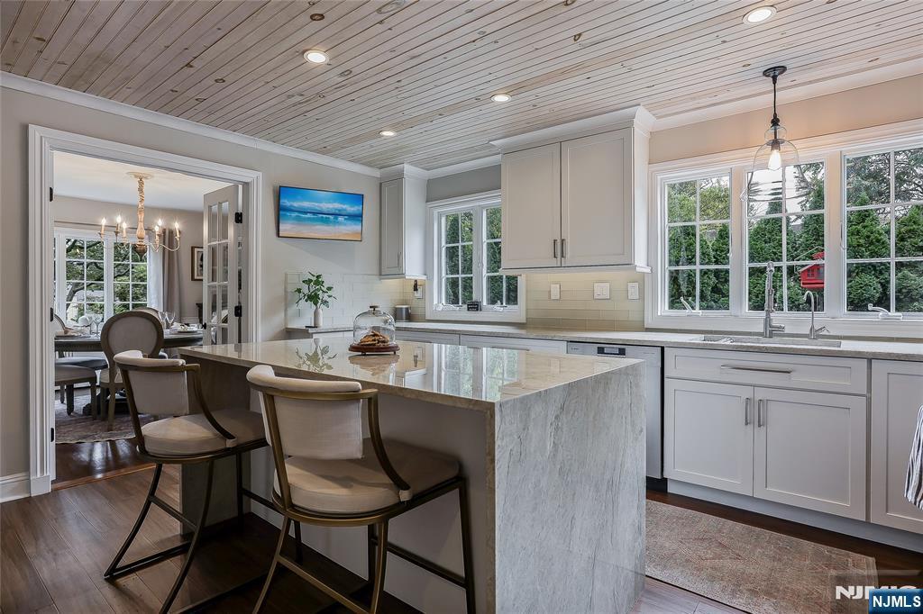 Ramsey, New Jersey 07446, United States, 3 Bedrooms Bedrooms, ,2 BathroomsBathrooms,Residential,Active,228055