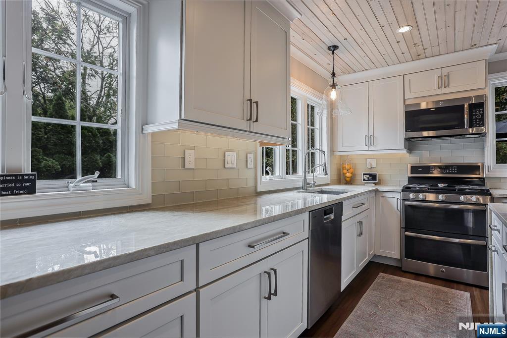 Ramsey, New Jersey 07446, United States, 3 Bedrooms Bedrooms, ,2 BathroomsBathrooms,Residential,Active,228055