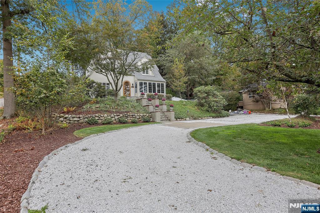 Ramsey, New Jersey 07446, United States, 3 Bedrooms Bedrooms, ,2 BathroomsBathrooms,Residential,Active,228055