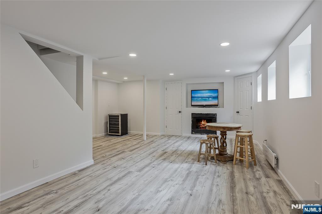 Ramsey, New Jersey 07446, United States, 3 Bedrooms Bedrooms, ,2 BathroomsBathrooms,Residential,Active,228055