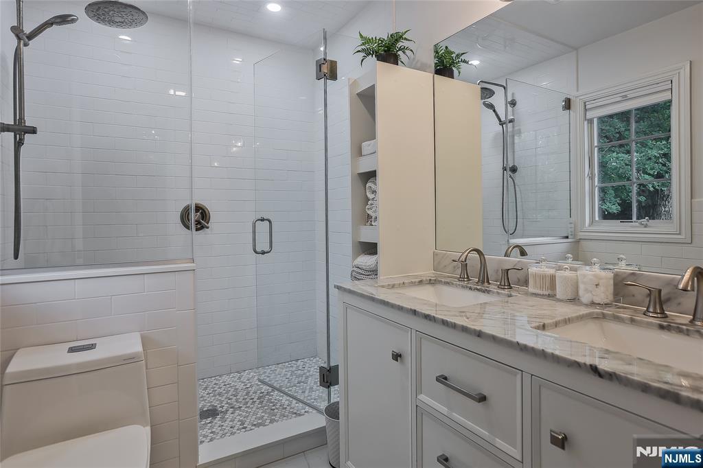 Ramsey, New Jersey 07446, United States, 3 Bedrooms Bedrooms, ,2 BathroomsBathrooms,Residential,Active,228055