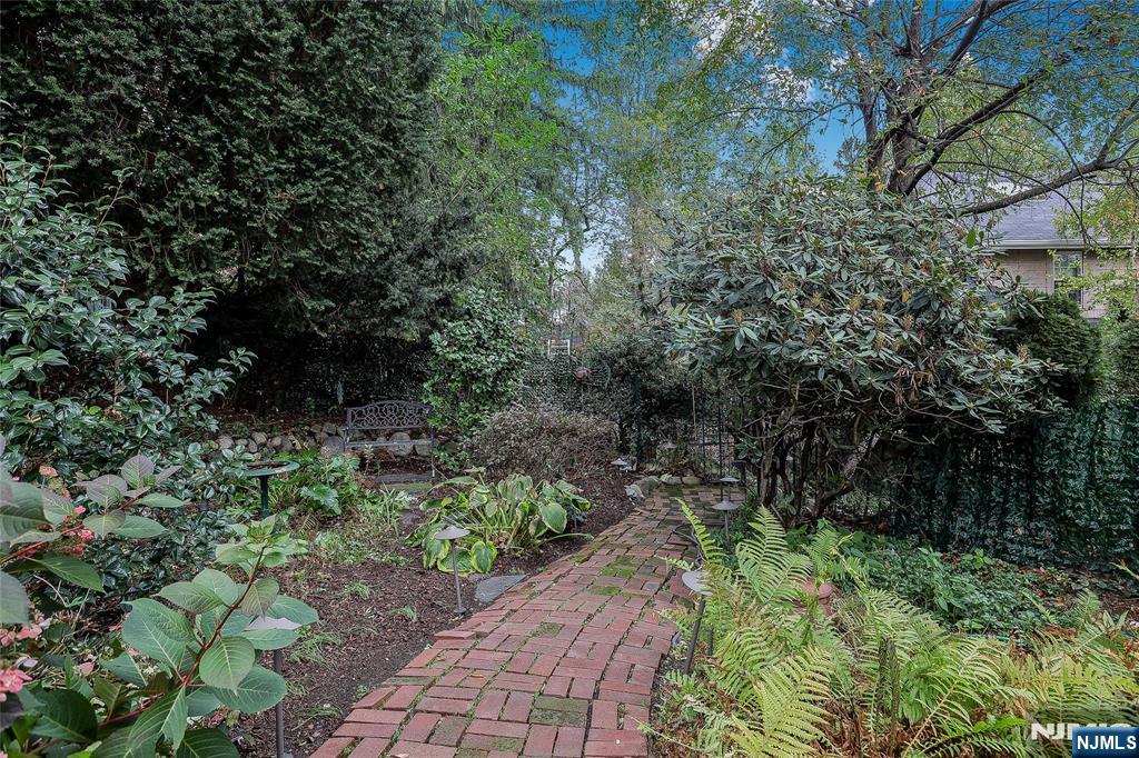 Ramsey, New Jersey 07446, United States, 3 Bedrooms Bedrooms, ,2 BathroomsBathrooms,Residential,Active,228055