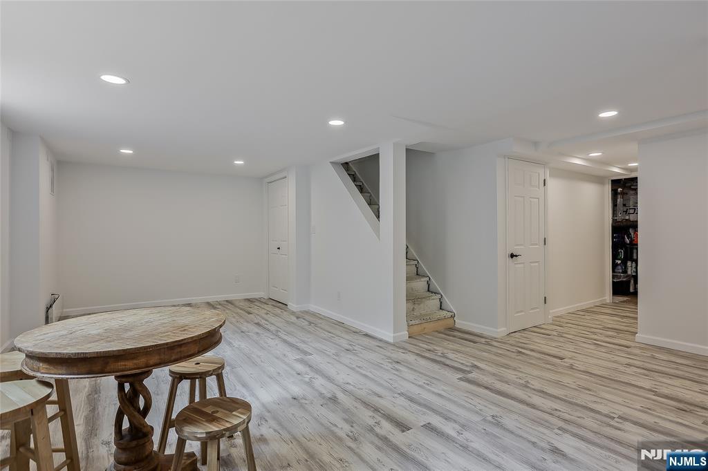 Ramsey, New Jersey 07446, United States, 3 Bedrooms Bedrooms, ,2 BathroomsBathrooms,Residential,Active,228055