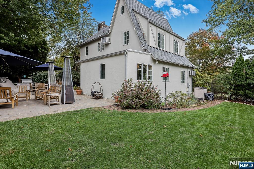 Ramsey, New Jersey 07446, United States, 3 Bedrooms Bedrooms, ,2 BathroomsBathrooms,Residential,Active,228055