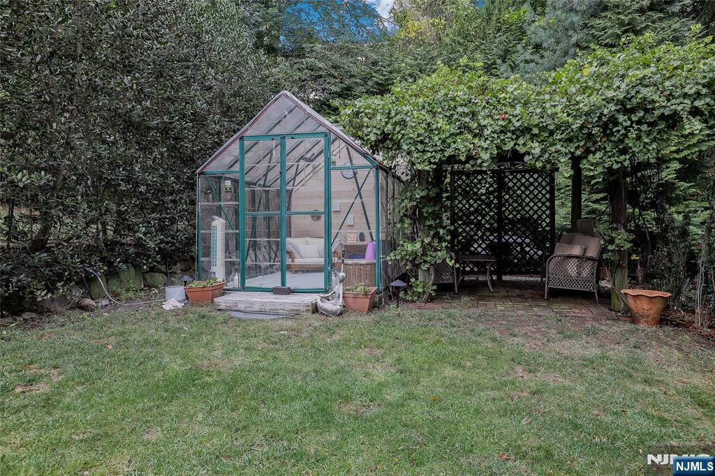 Ramsey, New Jersey 07446, United States, 3 Bedrooms Bedrooms, ,2 BathroomsBathrooms,Residential,Active,228055