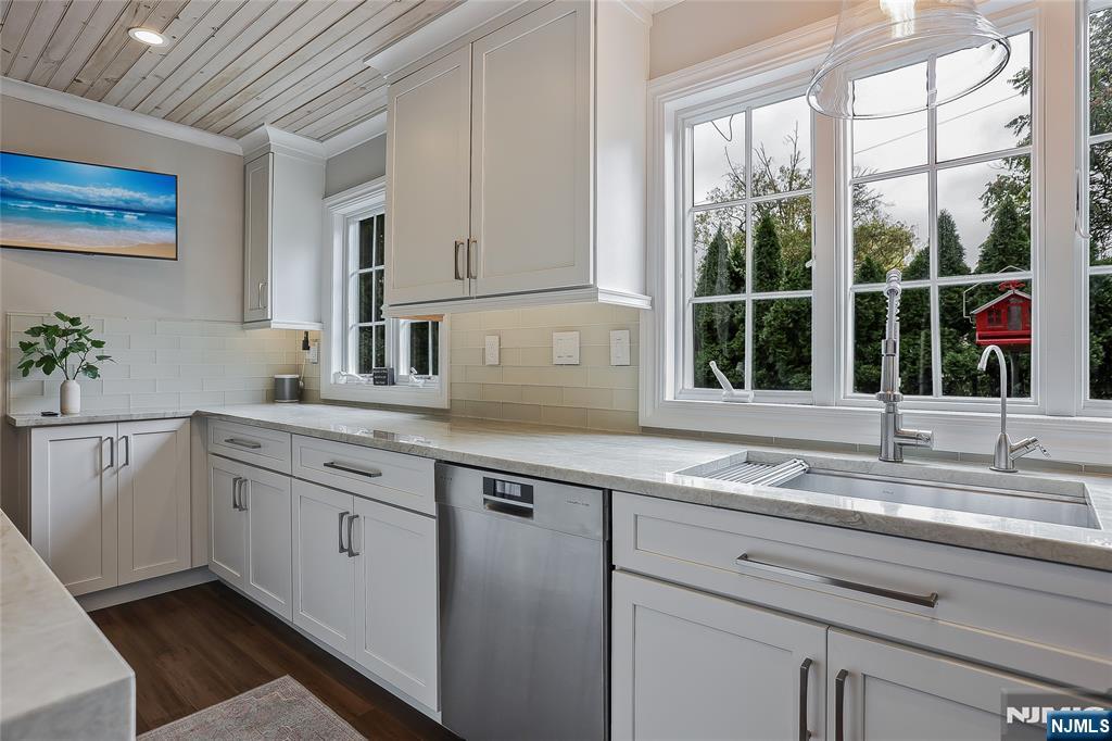 Ramsey, New Jersey 07446, United States, 3 Bedrooms Bedrooms, ,2 BathroomsBathrooms,Residential,Active,228055