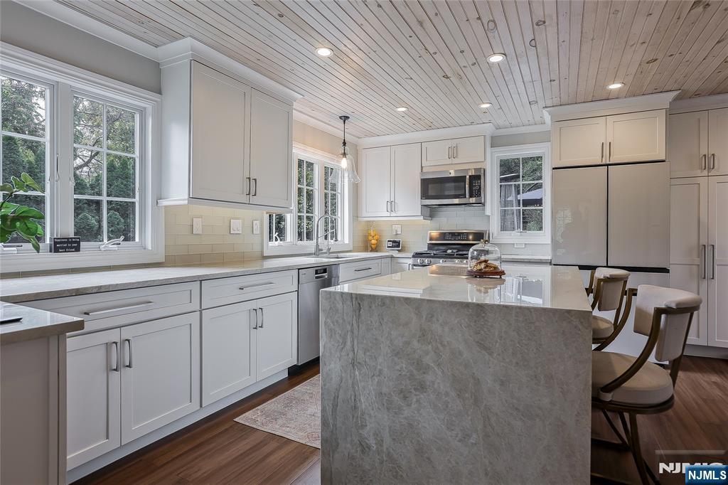 Ramsey, New Jersey 07446, United States, 3 Bedrooms Bedrooms, ,2 BathroomsBathrooms,Residential,Active,228055