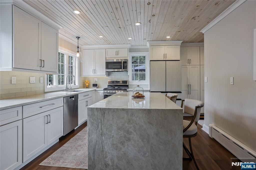 Ramsey, New Jersey 07446, United States, 3 Bedrooms Bedrooms, ,2 BathroomsBathrooms,Residential,Active,228055