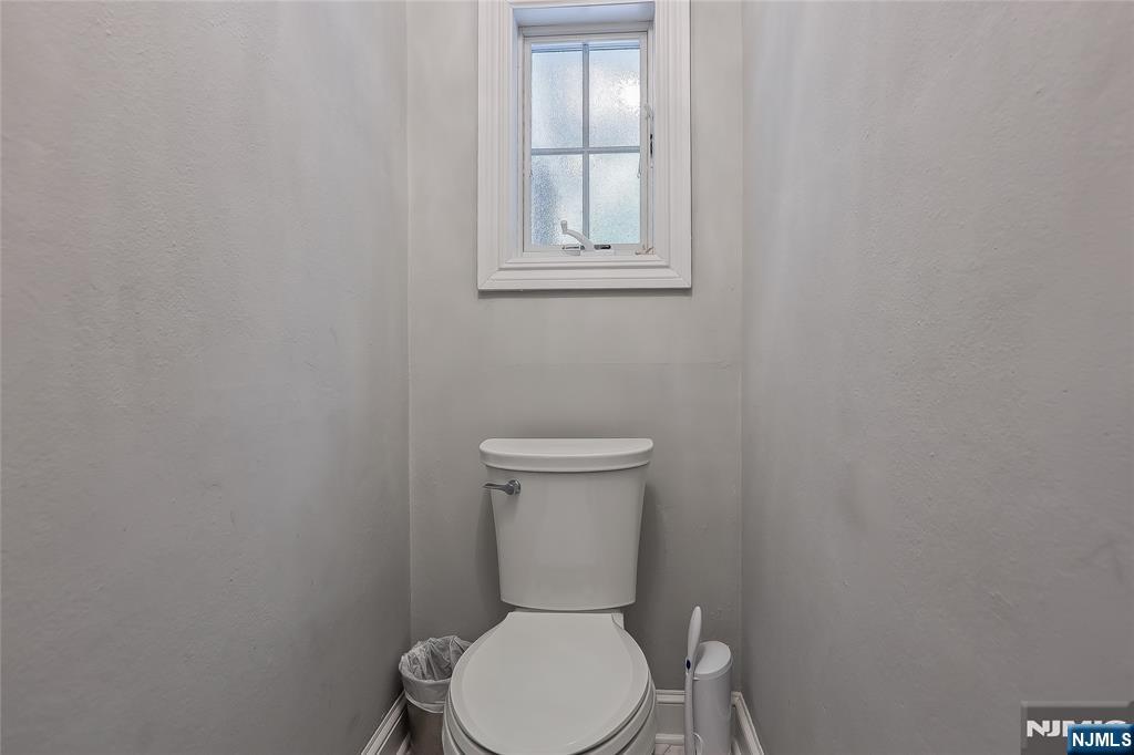 Ramsey, New Jersey 07446, United States, 3 Bedrooms Bedrooms, ,2 BathroomsBathrooms,Residential,Active,228055