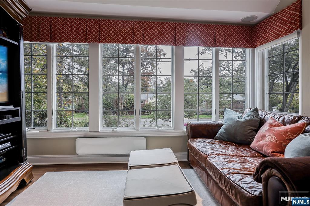 Ramsey, New Jersey 07446, United States, 3 Bedrooms Bedrooms, ,2 BathroomsBathrooms,Residential,Active,228055