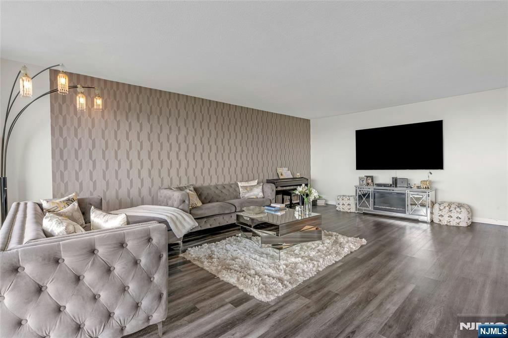 6 N Horizon Road 411