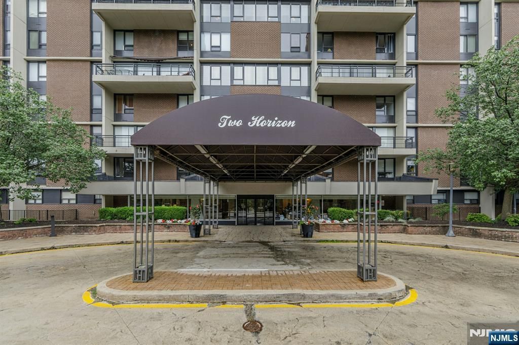 Photo of 2 Horizon Rd #626, Fort Lee, NJ 07024 (MLS # 25036504)