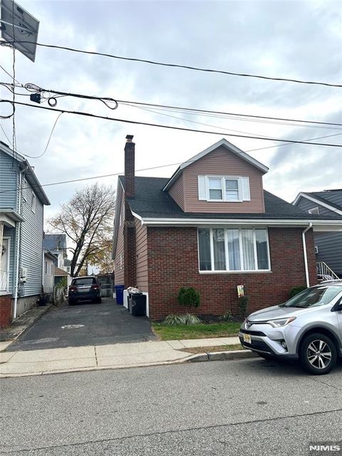 Photo of 20 Elizabeth Place, Totowa, NJ 07512 (MLS # 25043065)