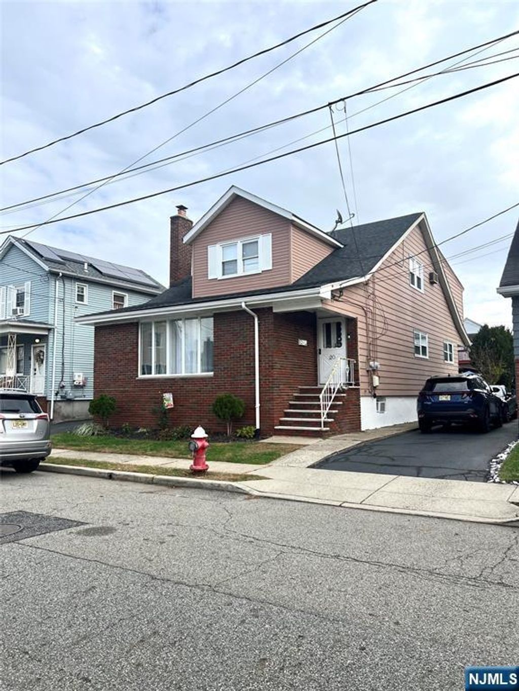 Photo of 20 Elizabeth Place, Totowa, NJ 07512 (MLS # 25043065)