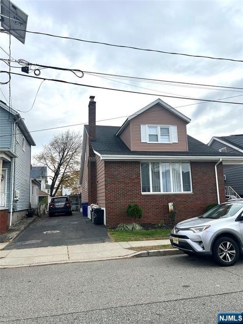 Photo of 20 Elizabeth Place, Totowa, NJ 07512 (MLS # 25043065)