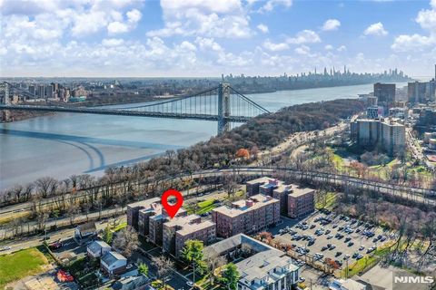 Photo of 2337 Hudson Ter #C11, Fort Lee, NJ 07024 (MLS # 25042354)