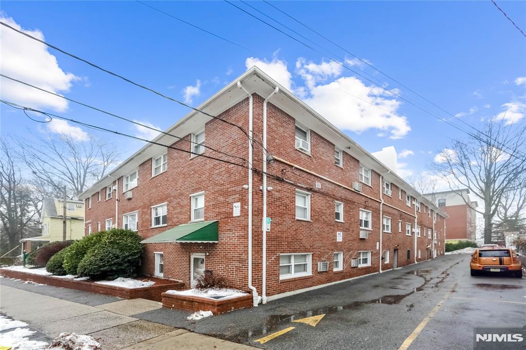 201 Oakdene Place C00E2