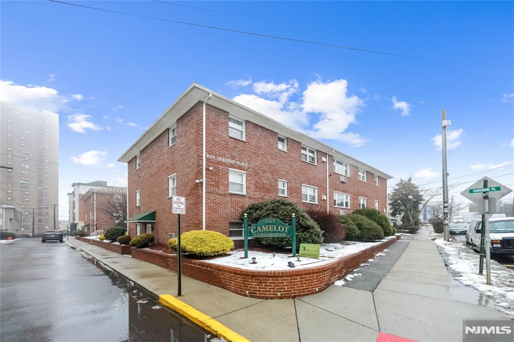 201 Oakdene Place C00E2