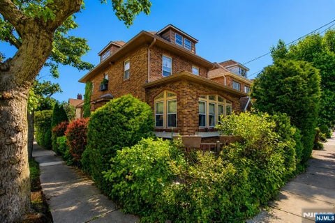 Photo of 540 Highridge Avenue, Cliffside Park, NJ 07010 (MLS # 26024155)