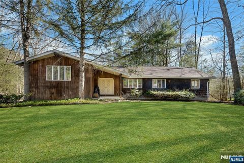 Photo of 24 Deerhaven Lane, Jefferson Township, NJ 07435 (MLS # 26013158)