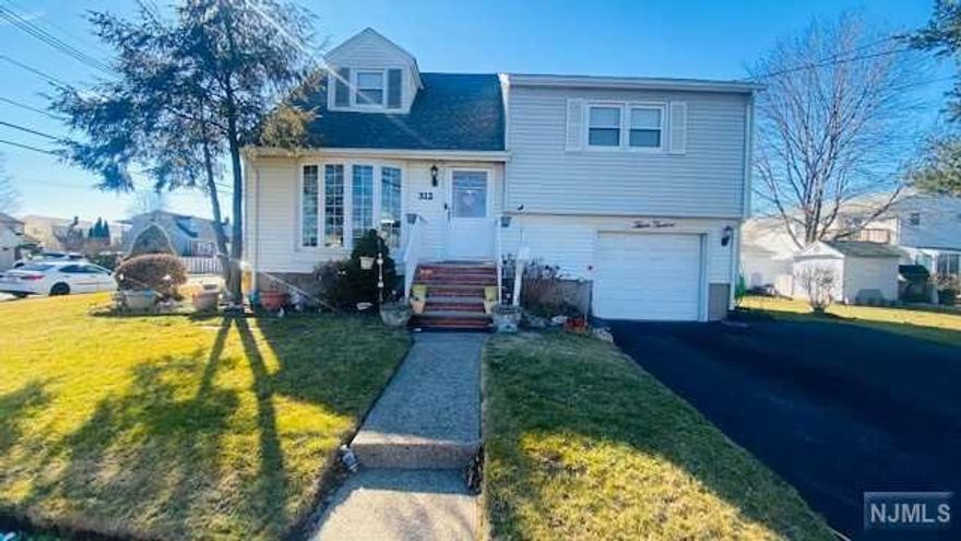 3BRs, 1 Fbath Split level, close to major highways, schools, transportation.