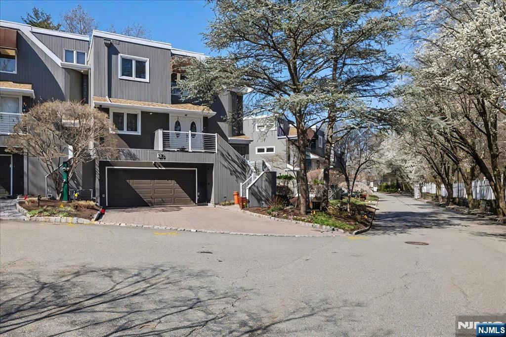 376 Kenwood 9