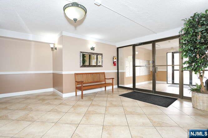 550 Fairview Avenue 308