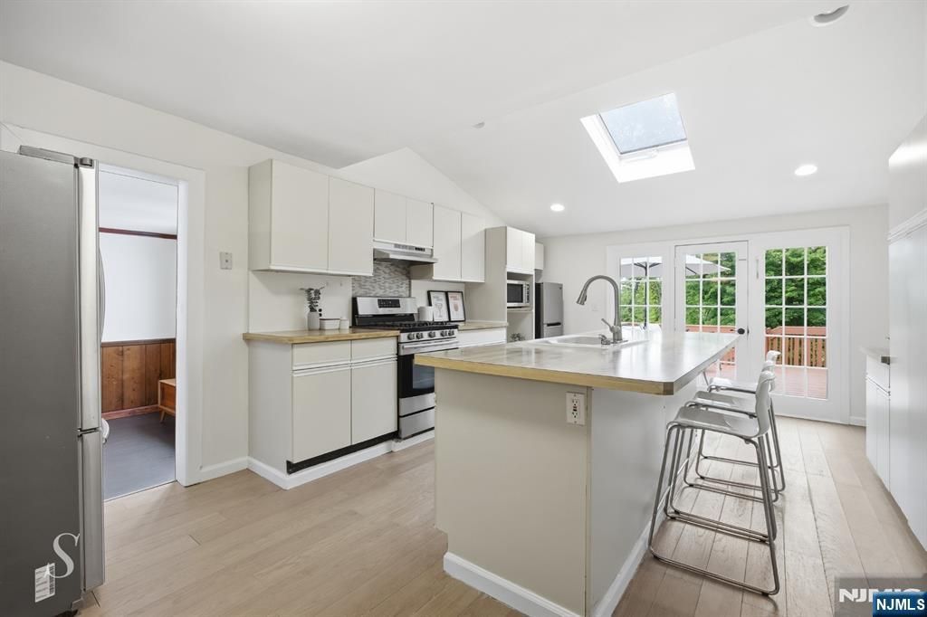 Photo of 440 Kinderkamack Road, River Edge, NJ 07661 (MLS # 26017593)