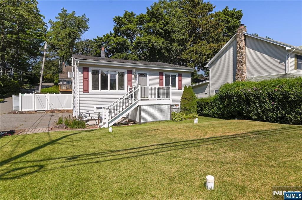 42 Lakeview Avenue