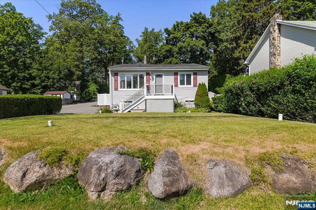 42 Lakeview Avenue
