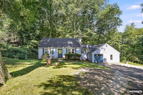 Photo of 2 Nydam Lane, Franklin Lakes, NJ 07417 (MLS # 26029336)