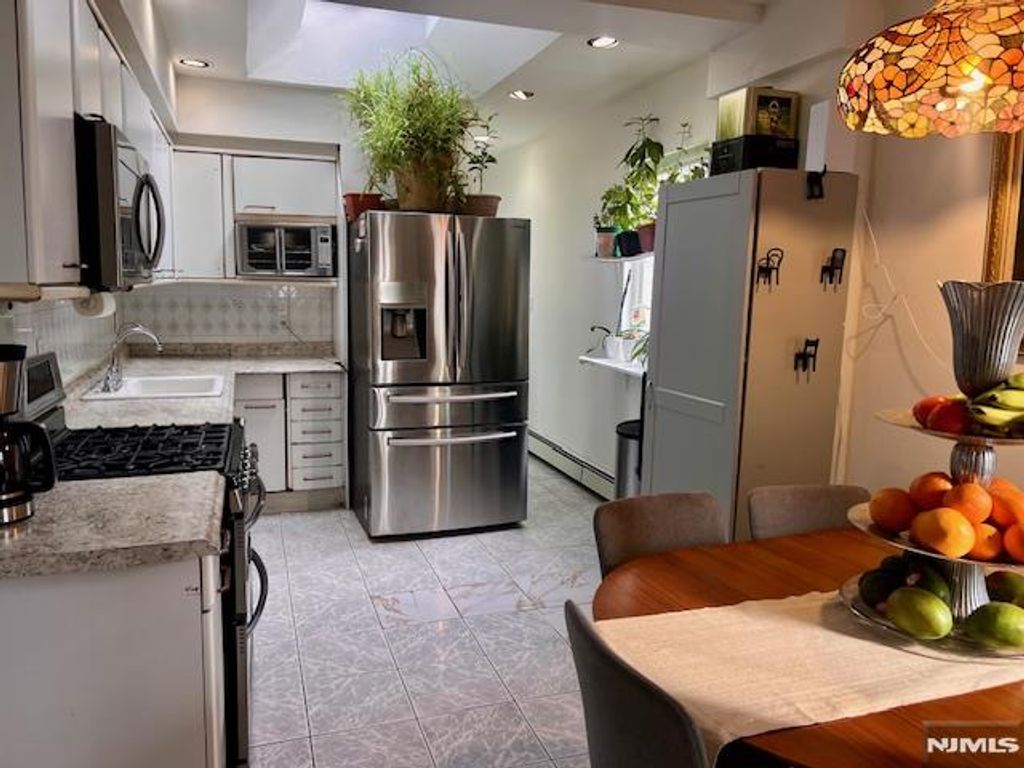 Photo of 919 Marion Place, Ridgefield, NJ 07657 (MLS # 26002651)