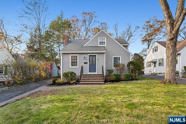 Rental Property at 140 Pershing Ave, Ridgewood, New Jersey - Bedrooms: 3 
Bathrooms: 2 
Rooms: 8  - $4,950 MO.