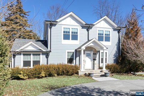 205 Franklin Avenue, Wyckoff, NJ 07481 - MLS#: 25007076