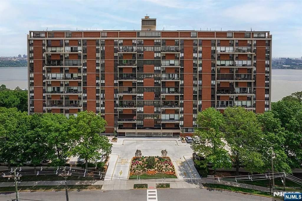 Photo of 4 Horizon Road #1210, Fort Lee, NJ 07024 (MLS # 26009601)