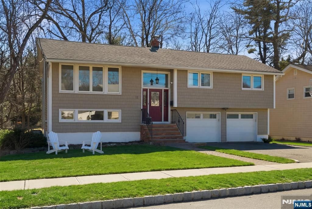 Photo of 11 Willow Terrace, Verona, NJ 07044 (MLS # 26007808)