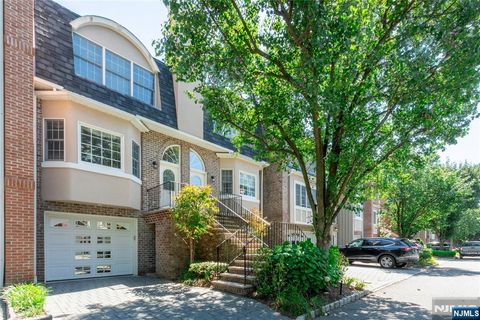 Photo of 162 Stonegate Trl #58, Cresskill, NJ 07626 (MLS # 25032594)