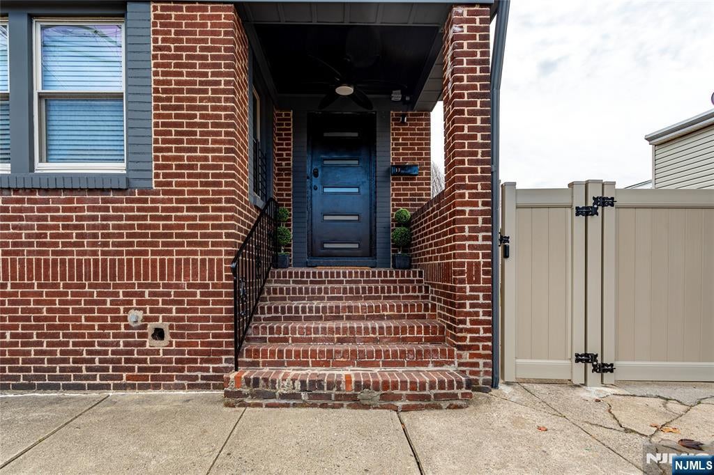 11 Edison Street