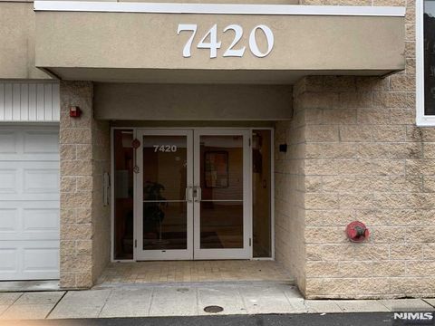 Photo of 7420 Boulevard E #2C, North Bergen, NJ 07047 (MLS # 26022431)