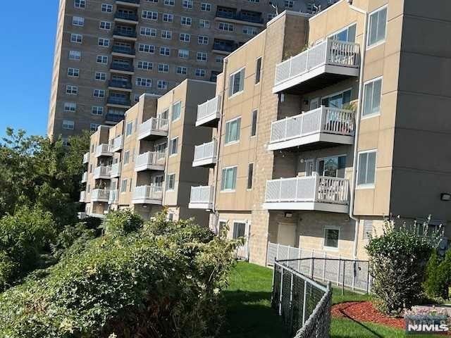 7420 Boulevard E #2C