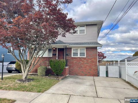 Photo of 607 8th St #2, Lyndhurst, NJ 07071 (MLS # 25038463) Photo of 607 8th St #2, Lyndhurst, NJ 07071 (MLS # 25038463)