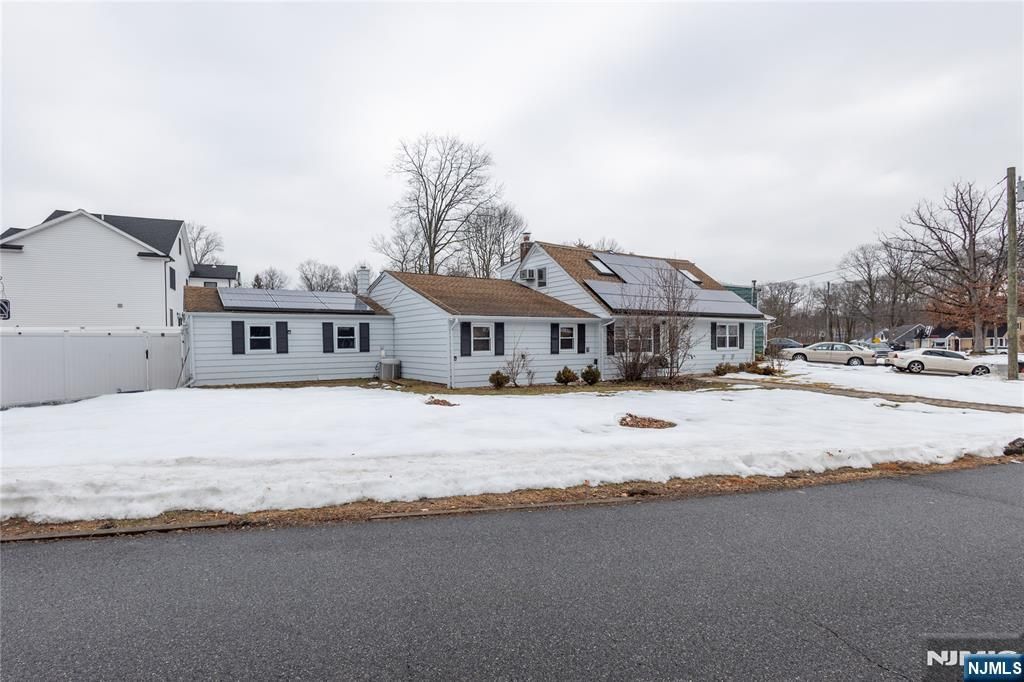 Photo of 5 Ferndale Road, Wayne, NJ 07470 (MLS # 26006108)